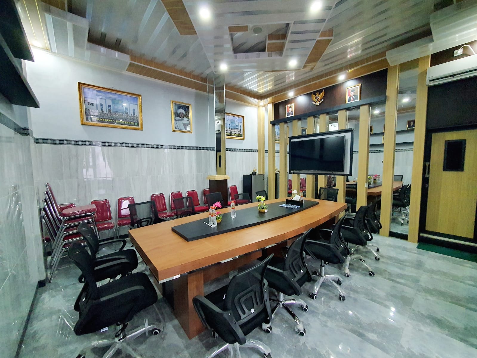 RUANG MEETING KEPALA SEKOLAH