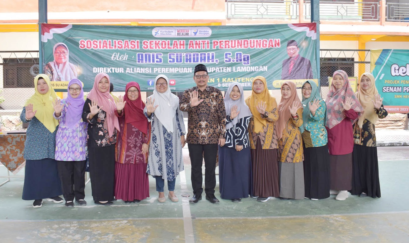 Sosialisasi Sekolah Anti Perundungan oleh : ANIS SU’ADAH, S.Ag. Direktur Aliansi Perempuan Kabupaten Lamongan Di SMK Negeri 1 Kalitengah.