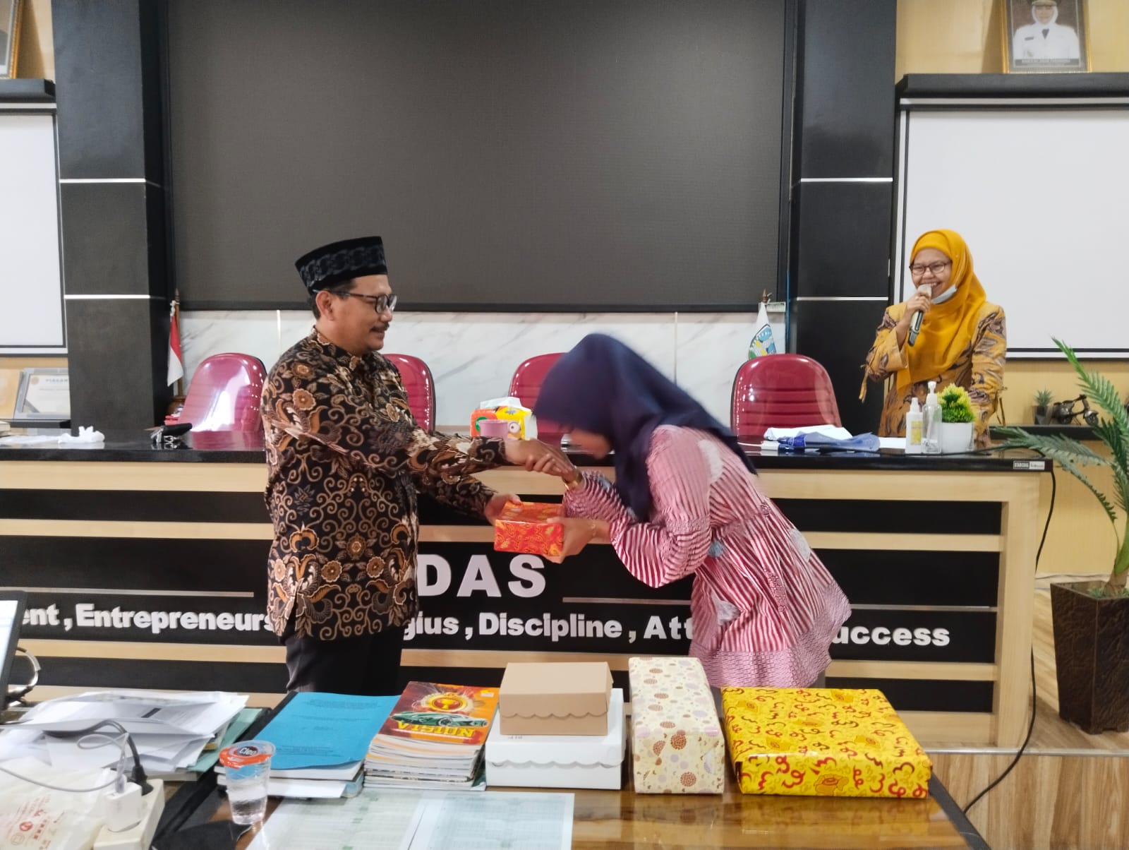 Pamit Pisah Ibu Renny Puspitasari, S.Pd. Dari SMK N 1 Kalitengah ke SMK N 4 Bojonegoro.