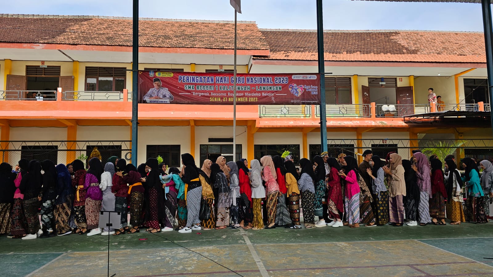 PERINGATAN HARI GURU NASIONAL 2023 SMK NEGERI 1 KALITENGAH LAMONGAN